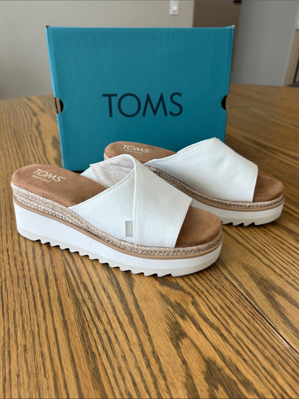 TOMS Carmen White Wedge Slip-On Sandals, size 7.5, NIB - Picture 2 of 11